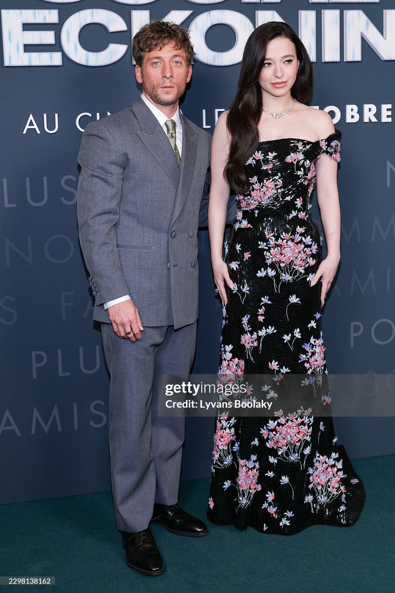 mikeymadisons8's tweet photo. Mikey Madison with Jeremy Allen White attend the "The Social Reckoning" Premiere at Pathé Palace on October 01, 2026 in Paris, France. 📸: (Photo by Lyvans Boolaky/WireImage) https://t.co/qaZDHXAyqE
