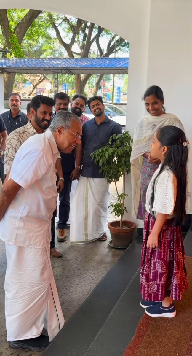 thirichadi's tweet photo. അഹങ്കാരി ആയ പ്രതിപക്ഷ നേതാവ് 🤭
. https://t.co/8DPMA5rVWh
