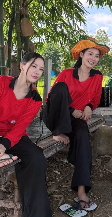 KAMIBBLINK's tweet photo. ท่านแข่งกันกึงด้วยเหตุใด คนเป็นเมียไม่ได้มันนอยค่ะ 😖

#Puinoonbint https://t.co/q9oNMaVQTE