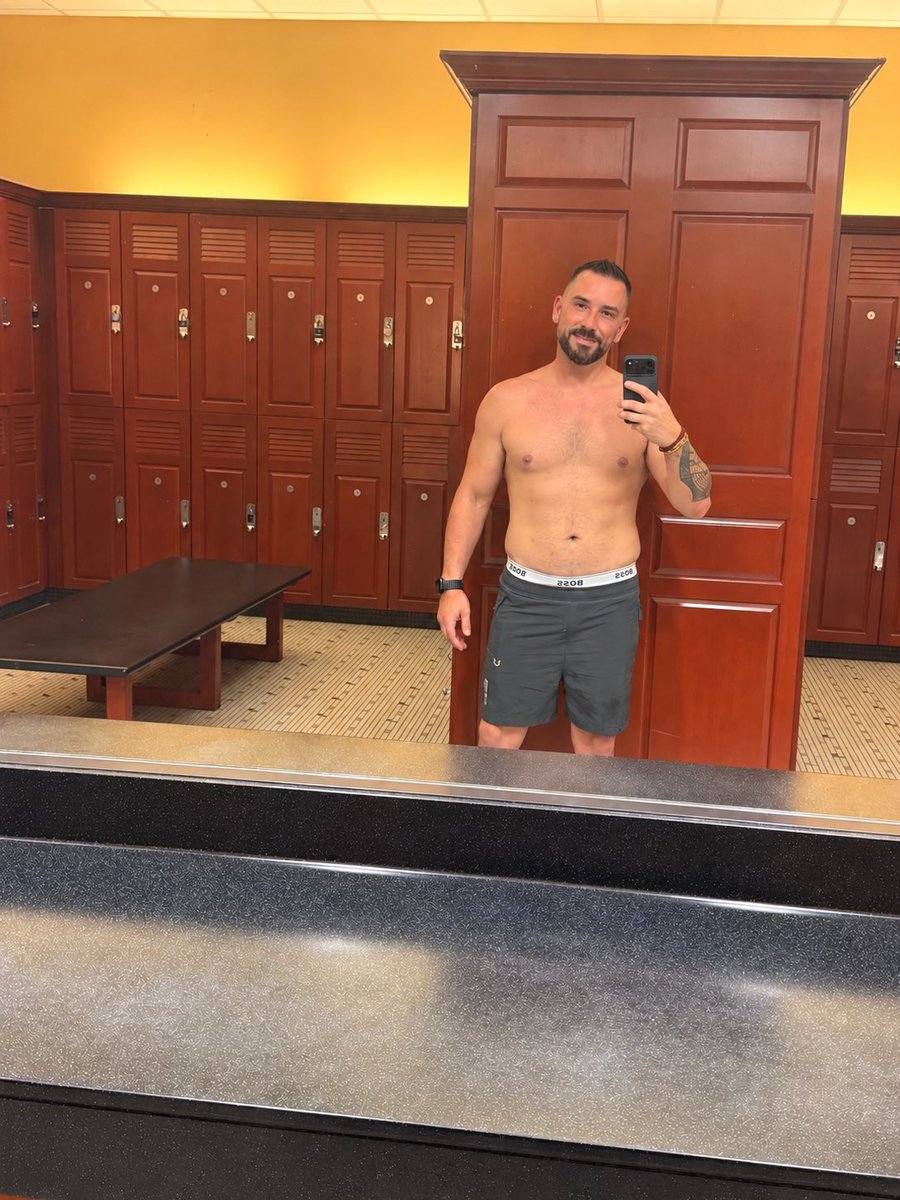 ORLANDODADDY69's tweet photo. Gym selfie 🏋🏼‍♂️💪🏽 https://t.co/5Kdi6t2cH5