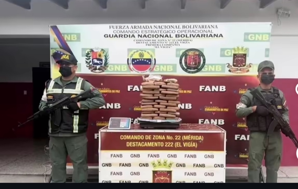 MeridaDigital15's tweet photo. GNB desmantela red criminal que pretendía inundar Mérida con más de 41 kilos de droga ocultos en cajas de mantequilla
https://t.co/pP3xzMGHP2 https://t.co/TaK14D6UsP