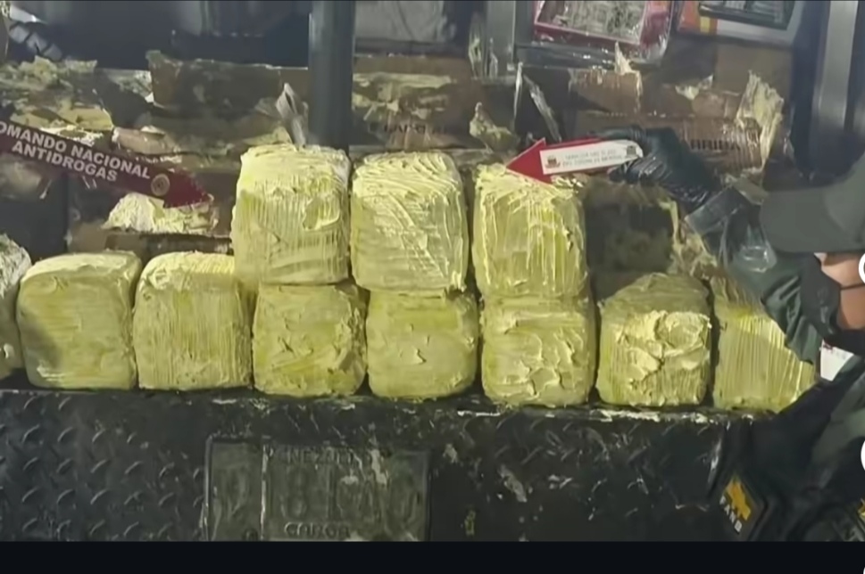 MeridaDigital15's tweet photo. GNB desmantela red criminal que pretendía inundar Mérida con más de 41 kilos de droga ocultos en cajas de mantequilla
https://t.co/pP3xzMGHP2 https://t.co/TaK14D6UsP