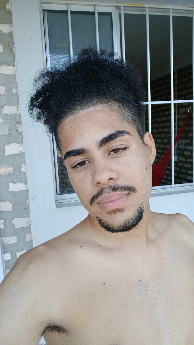 HarlissonHenri3's tweet photo. to precisando fazer algo com meu cabelo https://t.co/eK0w4MrYmQ