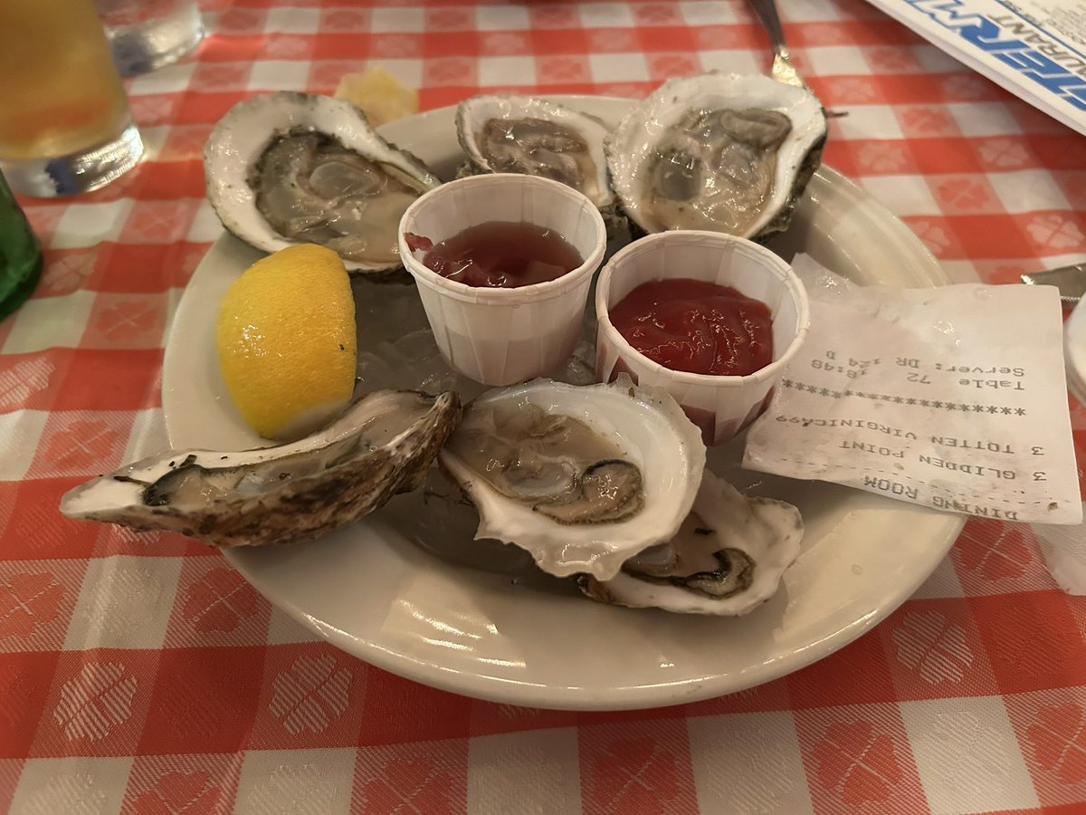 peperonron21's tweet photo. Grand Central Oyster Bar 🗽✨

月曜は貸切で諦めたけど、滞在中に来れてよかった👍

昔丸の内にあったお店に行って以来15年振り、ニューヨークのお店は23年振り✨

美味しかった😋

#Newyork
#GrandCentralOysterBar
#ニューヨーク
#オイスターバー https://t.co/torgLCHXJA