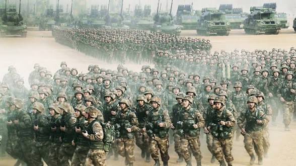 cskun1989's tweet photo. 习近平第四任期到底要干什么？会不会为了一锤定音去打台湾？

习近平即将迎来第四个任期。前面干了什么，大家都看到了——江胡留下的高级将领清洗了一遍，自己提拔的一大批上将中将又清洗了一遍。枪杆子里里外外都攥在一个人手里了。下一步要干什么？什么时候打一场风险和代价极高的武统战争？舆论和学界争论很多，朋友间分歧也很大。我把私下讨论的片段抛出来，供X上关心台海的X友共同讨论。

一、我看到的所谓20条现实判断

很多条我保持沉默，不是我认同，是我反驳不了，也不能凭空想象，只能留给时间验证。

二、另一派的观点很重要，不补上就看不懂偏执从何而来

美帝真的不能打了吗？这只能靠时间验证。另一派认为，航母和萨德阶段性不在，不等于战力不在。美军在日本、菲律宾、关岛、澳洲的基地、AUKUS、日美联合作战计划都是实体化的。把阶段性空隙当成战略真空，很可能是误判。

军队清洗会不会影响战力？光第14点就是胡说八道、凭空想象，太高估我军战力了。作为如假包换的红三代，我家先人对打仗有专门交待：任何时候都不要轻敌，打过打不过、打赢打不赢都有可能，无论对手是谁均是概率问题，有很大随机性和动态性，只有仗打完了才知道，不以人的美好愿望为转移。我母亲家四代军旅，打了那么多仗，有胜有败但绝大多数赢了，可又怎么样？依旧没有给天下苍生打出一个清平世道来。

三、为什么说大一统和道统是最具煽动性的执念

在传统的宏大叙事里，一直有一个一贯的逻辑：大一统完成了，名分就定了，历史地位就定了。

版图拿下来了，道统就全了，千古一帝的地位就立住了。至于天下苍生能不能过上好日子，民生困顿能不能解决，那是下一任、下一代的事。

这一点，具有极大的煽动性和迷惑性。这才是我说的执念和偏狂。

你有了这个执念，就会觉得经济好不好、年轻人有没有工作都不重要了，重要的是舆图上那一块颜色是不是红的。估计习包帝大概率也是这么想的，否则他忙乎个什么？忙乎个寂寞吗？

四、盐碱地和农耕孽根性

盐碱地上的堕落与不堪不是打仗的问题，也不是出个习包帝的问题，而是文明和文化本身的问题，是农耕社会孽根性独特的问题。

这一点，蒋纬国先生生前也曾专门提过。他说过中国农耕文明的孽根性——讲究正朔、一统、定于一尊，讲究人治和恩庇，不讲究规则和兼容。认识不到这些，将是无解和无奈。哎，不说了，多说无益。

所谓道统和名分都是玄幻和固执以及偏狂，对自然人和绝大多数平凡人毫无意义。满清版图最为广阔的时候，跟普通人一毛钱关系都没有。我作为一个普通人去过很多地方，算是相当自由和特色的个体，但依旧有很多地方没去过或根本用不着去。有的地方根本不适合人居，比如西藏阿里，到现在还有合婚的，不就是地理环境恶劣而穷吗？光靠没有改良和提高的农耕文明，不能兼容并蓄东西方各路文明之先进和优点，这所谓的大一统毫无意义，版图再大，对普通个人而言，依旧是水中月镜中花。

我支持即使打赢了，也改变不了大陆民生困顿与凋敝之固习，也改变不了王朝更替之宿命。打再多仗也没用，无非今天你杀我，明天灭你九族，后天我被他家反杀，颠沛流离。

五、结尾：世间没有一定要发生的事

当年我根本无法想象香港20年就翻成今天这样。当我知道他们用军车绑架铜锣湾书店的人，就知道后续结果了。当目睹军靴踏进大会堂，军人手捧供宣誓的宪法，就明白今后会是什么样子了。

话说回来，凭习包帝现在的身体健康状况和他胸无点墨、毫无人格魅力以及个人亲和力的样子，再顺带加上我军生平日久、骄奢淫逸的独生子兵，他的红色帝王一统梦不一定能如愿以偿！

我不敢把话说死了。世间就没有一定要发生的事情。

当年我根本无法想象的事都发生了，今天我同样无法断定他一定能成。历史从来都是概率和随机性，不以任何人的美好愿望或偏执狂想为转移。

对我等小民而言，人生苦短，譬如朝露。尽快搞钱，尽快幸福，尽快享受无忧无虑、富裕富足、自己想过的好日子的三万多天，才是王道，才是天道。

【读者来评】