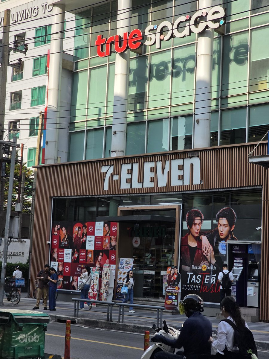hellogift_'s tweet photo. เดินไปทำงานอยู่ดีดี สวัสดีปอนด์ภูวิน😊😊 เดวขากลับจะไปถ่ายใกล้ๆ https://t.co/DvL3CGcfOQ