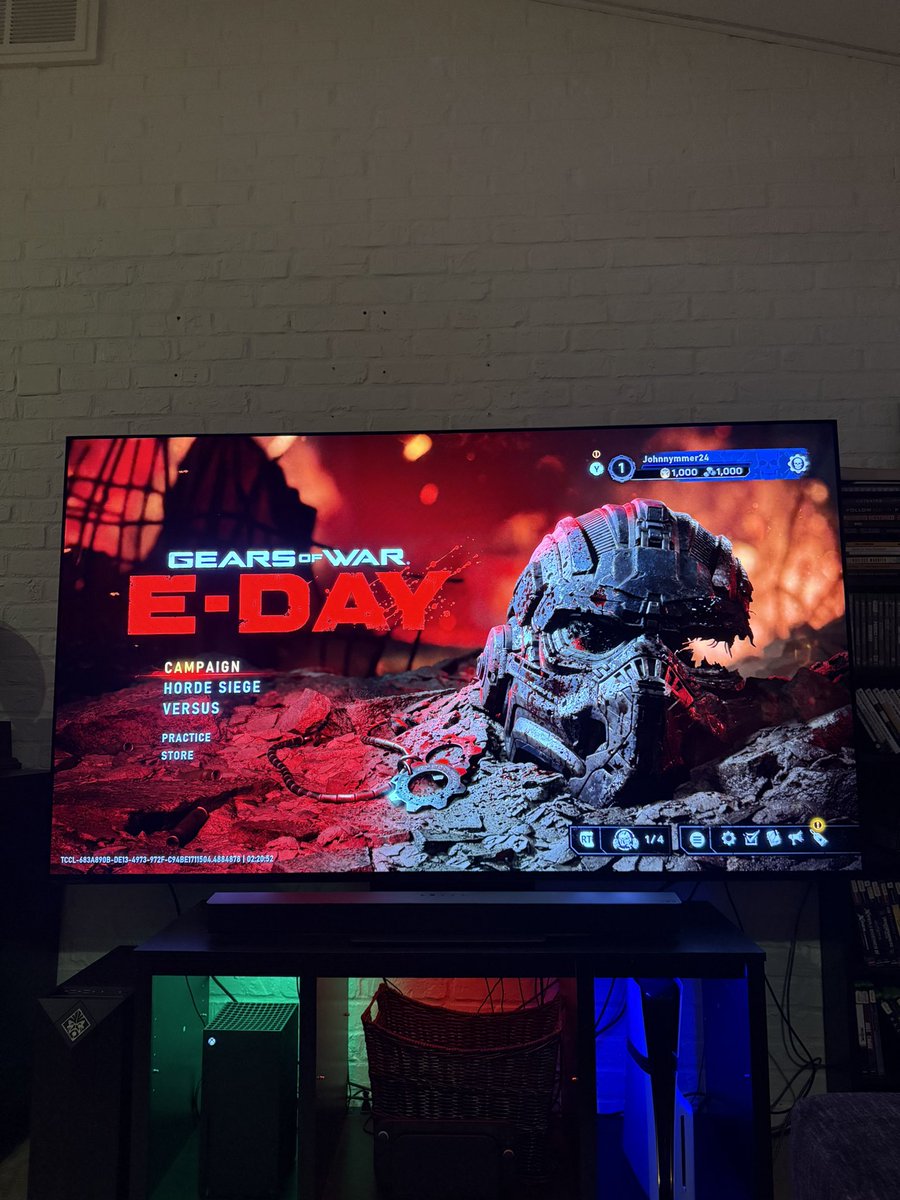 _Johnnymmer's tweet photo. It’s time! @GearsofWar @XBOX @CoalitionGears ready for Emergence day! https://t.co/WKFOydWmvg