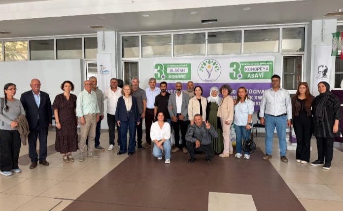 DEMizmir's tweet photo. Milletvekilimiz İbrahim Akın, İl Eş Başkanlarımız Fulya Erdoğan, Selçuk Odabaşı, il ve ilçe yöneticilerimizle #Seferihisar ilçemizin 3. Olağan Kongresi’ne katıldık.

Geçmiş yönetime emekleri için teşekkür ediyor, yeni yönetime başarılar diliyoruz.

Barış Ve Demokratik Toplum İçin Örgütleniyoruz!