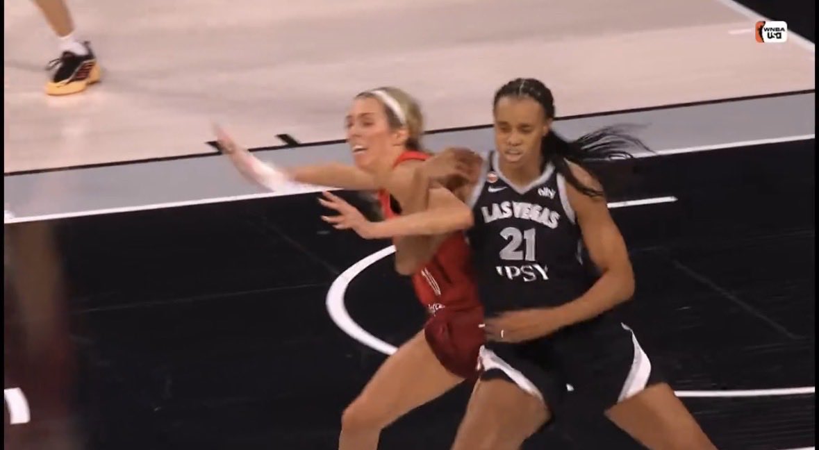 BrettRumpSports's tweet photo. So she grabs Hull’s left arm, hooks it, and proceeds to use the hook to pull her aggressively to the ground. 

It was called a foul on Hull. https://t.co/SpUAY4WmJg