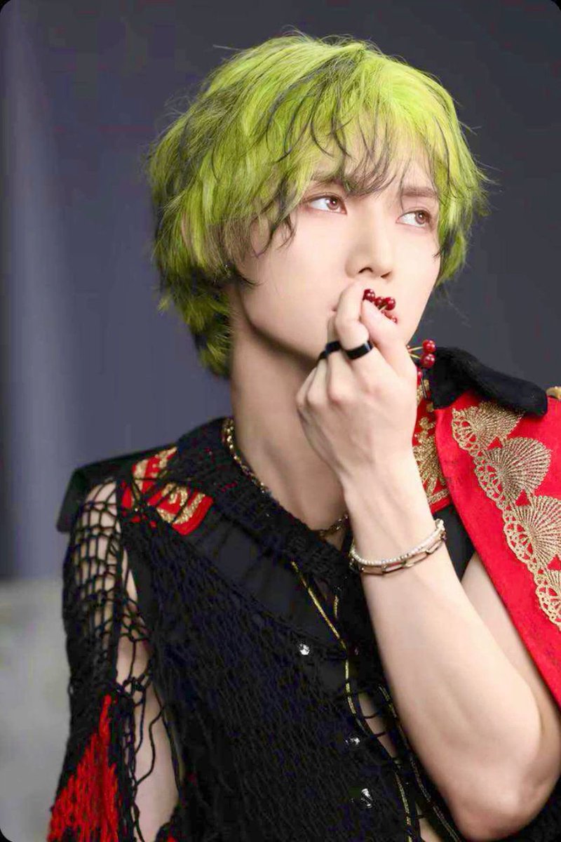 bearlyjngho's tweet photo. I don’t care what anyone says, I MISS THIS HAIR COLOR SO MUCH 😭😔 https://t.co/Z2wbo2icr7