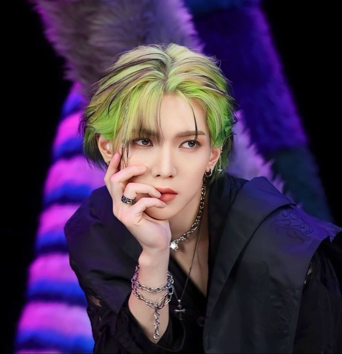 bearlyjngho's tweet photo. I don’t care what anyone says, I MISS THIS HAIR COLOR SO MUCH 😭😔 https://t.co/Z2wbo2icr7