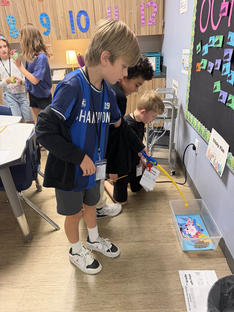 WhiteCarolyna's tweet photo. Math + fun = a carnival of learning! Our 4th graders are making math magic! @yaleroadrunners @MsKagaso @RISDmath #risddreambig https://t.co/PwOIlCmGdO