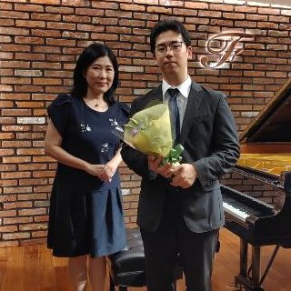 ptna_tokkyu's tweet photo. 神原雅治さん（2023銅賞）、ラジオ出演
10/3（土）18:45～ Fm yokohama 84.7 mhz「Piano winery ～響きのクラシック～」
https://t.co/lVVi6zZGZw

まもなくドイツで学ぶ予定の神原さん。音楽やピアノのこと、師匠の関本昌平先生・清水皇樹先生のレッスンでの美意識など、多彩なテーマで樋口あゆ子さんとお話ししました！

聴取はradikoでFMヨコハマをクリック
https://t.co/Glsrd8CPmO
（放送後1週間、上記クリックのタイムフリーで「聞き逃し」あり）