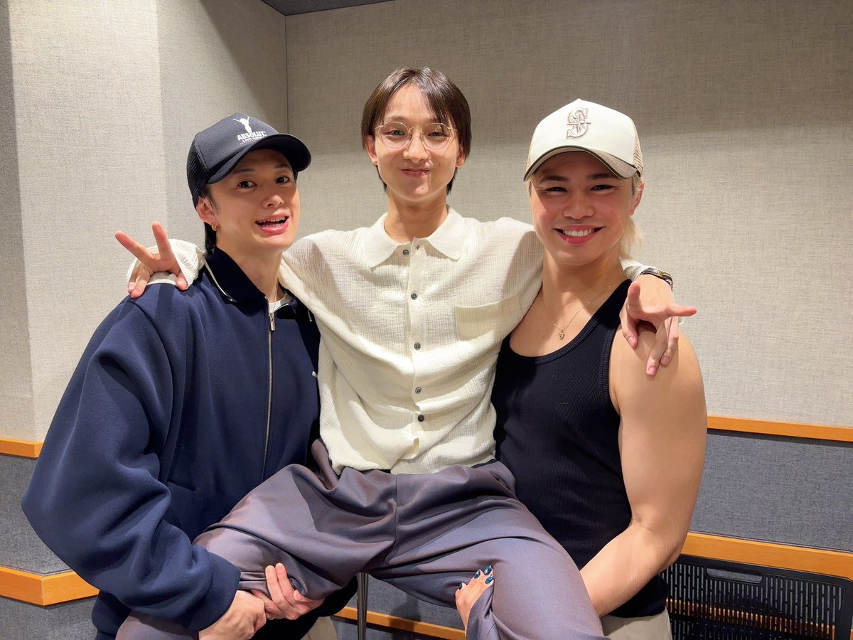 NoBUDDiiS_TFM's tweet photo. TOKYO FM 「No BUDDiiS」
明日も21:00から!!!

⭐️ #FUMINORI #SHOW #FUMIYA がお届けします⭐️

📻明日の放送までに先週の放送をぜひ！👂
https://t.co/2ORgs4dLOW

#TOKYOFM
#ノーバディーズ
#BUDDiiS @buddiis
#バディナー https://t.co/6B3TjtDd5T