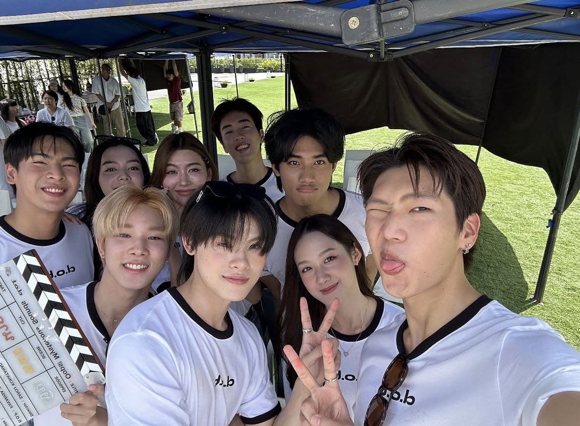 PEACHRI0TS's tweet photo. good night to them only https://t.co/HS3bu0TiQc