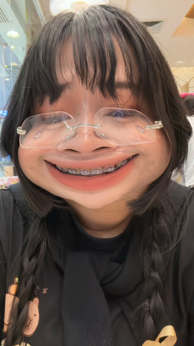 rab_nil's tweet photo. อยากขังตัวเองไว้ในห้อง แล้วไม่ออกไปไหน ไม่ต้องคิดอะไร อยู่กับตัวเอง เอาตัวเองกลับคืนมาให้ได้ก่อน คนที่มีเอเนอจี้ ยิ้มสดใสได้คนนั้นอะ ไม่ใช่คนที่อยากไปพบจิตแพทย์ทุกเช้าแบบนี้ เห้อ https://t.co/dmI40KJwaZ