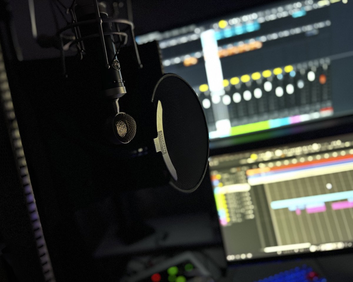 a_Ru_rs's tweet photo. 声出なくて録音してない訳じゃないよ？？？絶対ね！！そんな訳ない
マイクを見てたいだけだーーー！

声出ない、しんど、、、、 https://t.co/uTxwtIjaPr