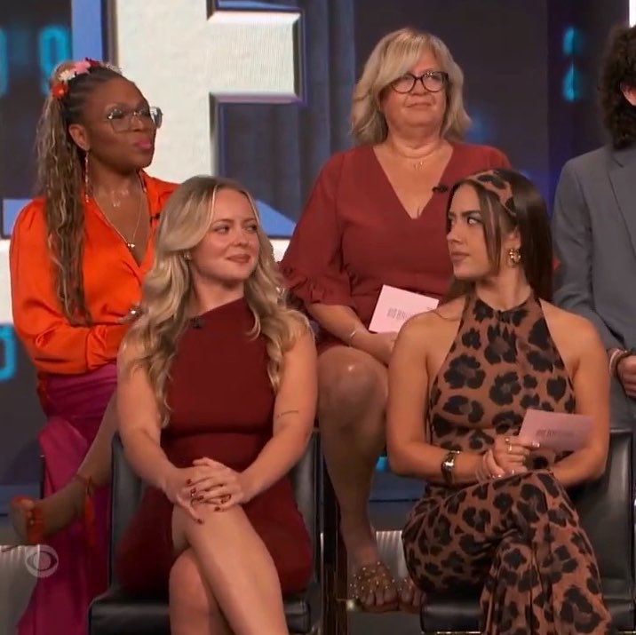 zingbct's tweet photo. the side eye when taylor claimed the lyric vote flip PLSKDNSNDKD #bb28 https://t.co/Zn1fJsMwPZ
