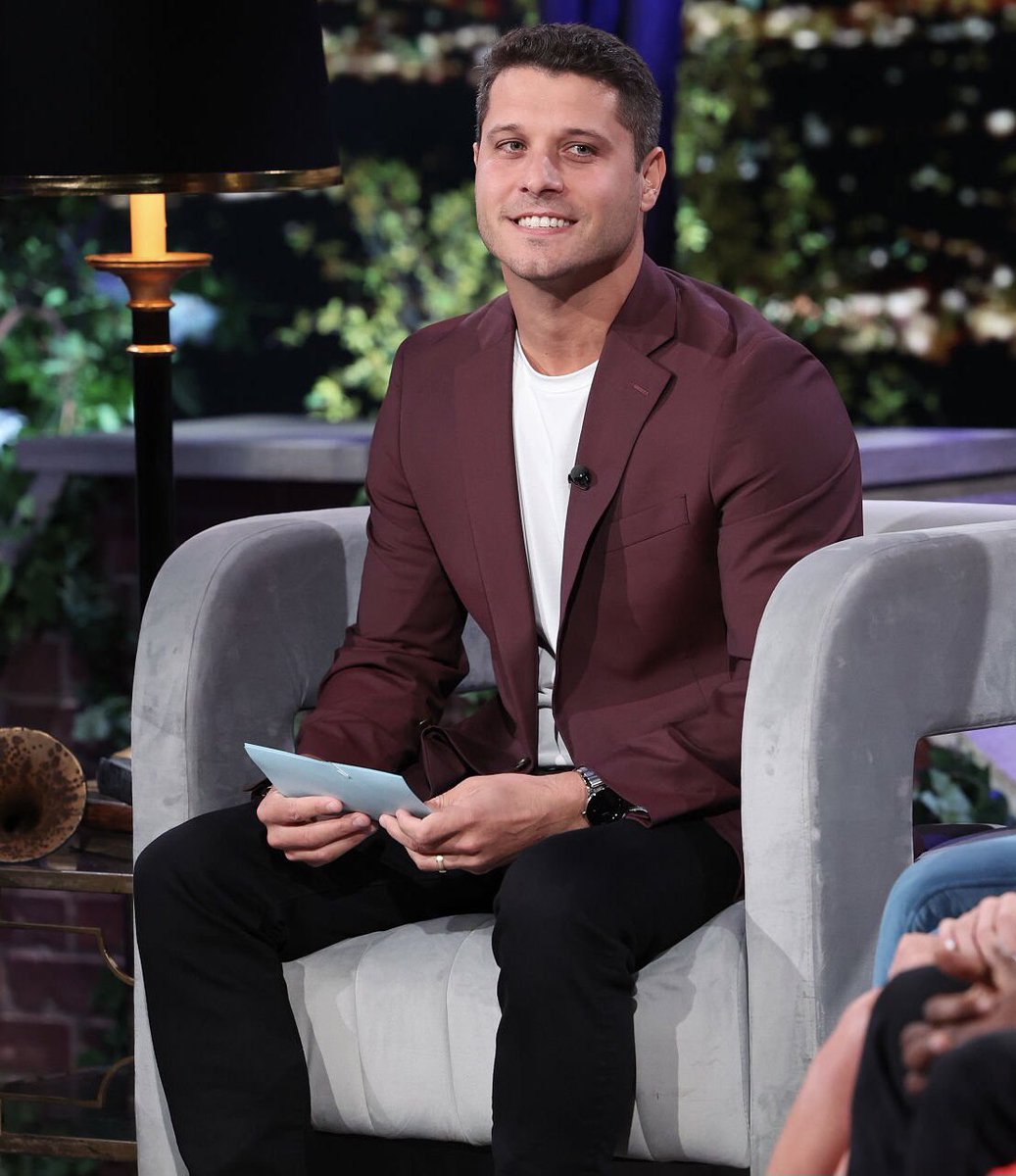 givethemwarmth's tweet photo. he is lowkey the best roundtable host ever cause his roundtable produced the best winner of the new era #bb28 https://t.co/sWPNJQUTUa