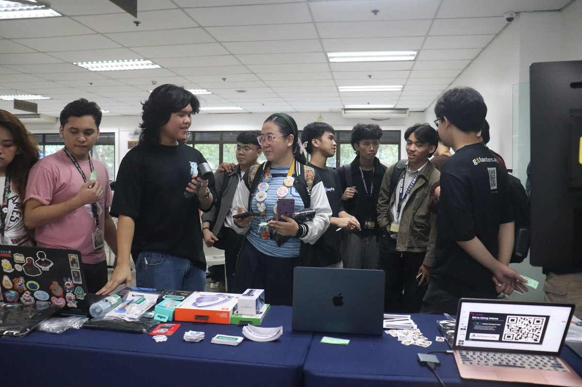 artisamlabs's tweet photo. On the ground at Asia Pacific College — School of Engineering Symposium. 🇵🇭

Lantern, Centient and HeyPay are on the floor, and we're onboarding students to #Stellar as they walk up.

Not a demo. Live wallets, real accounts. ⚡
#Soroban #Web3PH https://t.co/R5ECM9M5qI