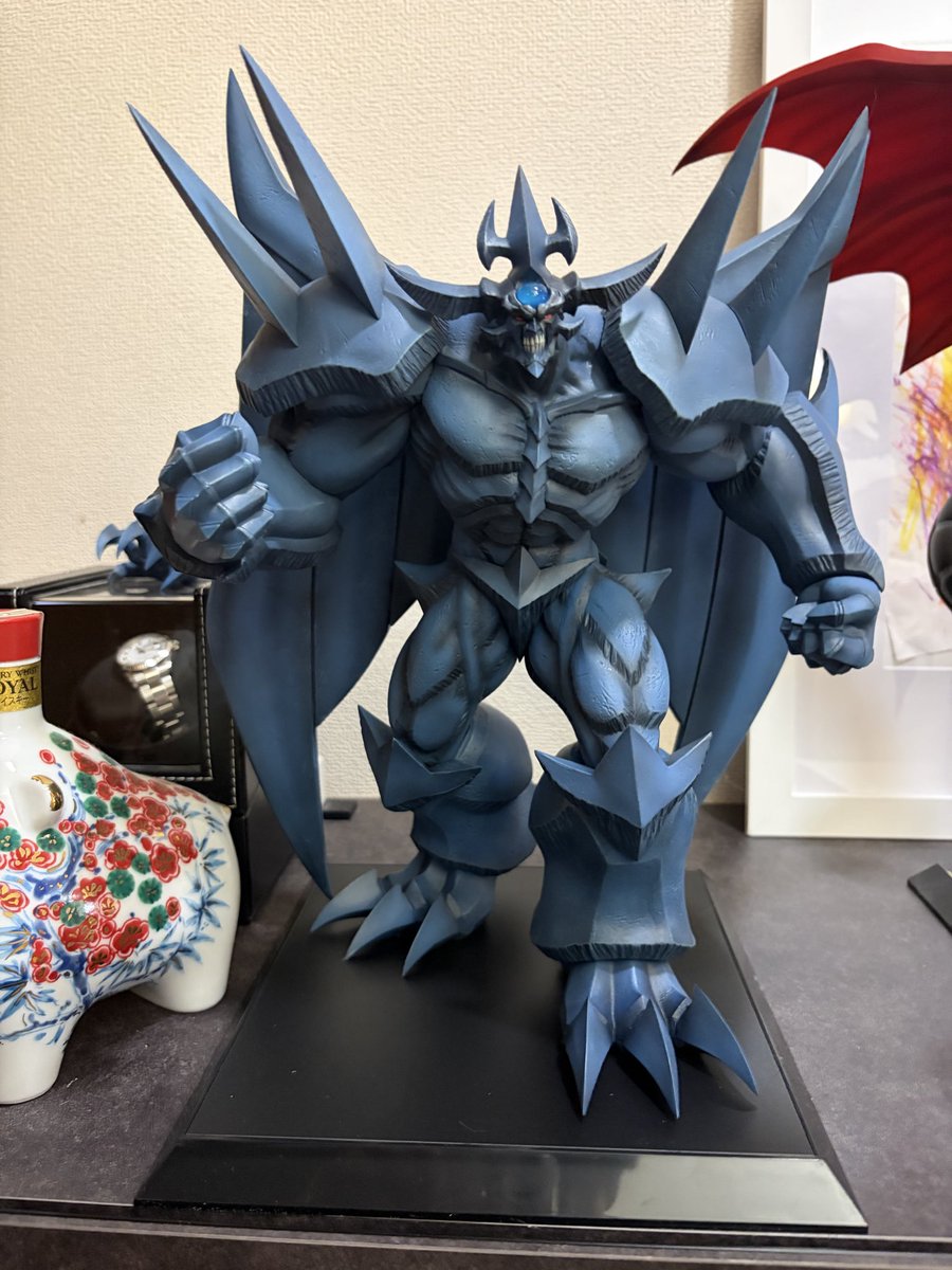 gokuusanki's tweet photo. 仕舞い込んでた三幻神のフィギュア出して並べた
印象としてはデカすぎるしとんがり過ぎ
めちゃくちゃカッコいい https://t.co/eD7OuyXYEZ