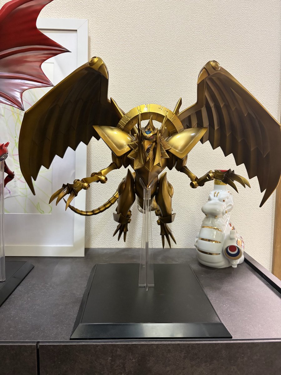 gokuusanki's tweet photo. 仕舞い込んでた三幻神のフィギュア出して並べた
印象としてはデカすぎるしとんがり過ぎ
めちゃくちゃカッコいい https://t.co/eD7OuyXYEZ