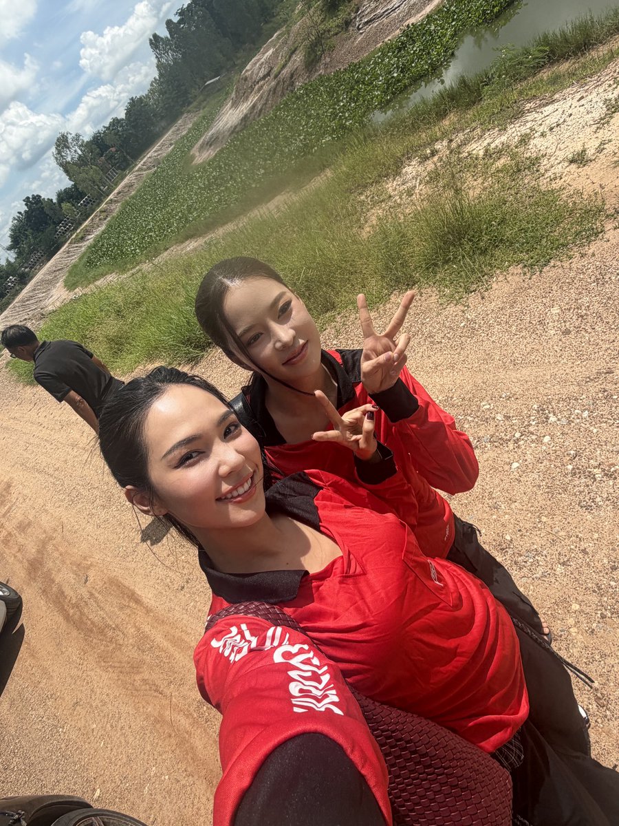 bintodes's tweet photo. เซียนบิ๊นท์ เซียนนุ่นมาแหลวว

#puinoonbint
#เซียนหรั่ง https://t.co/cob2bdQfXk