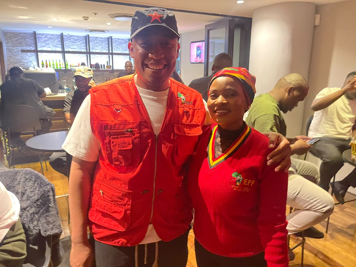 MapulaMokgosang's tweet photo. I was telling him that you guys say he is a beneficiary of the EFF.

So yeah, I am here with Ratanang Malema, EFF future President as per your predictions 🤷🏽‍♀️

#VoteEFF
#VoteEFF2026LGE
#EFFJazzHourVol6 https://t.co/imk4RlbxMm