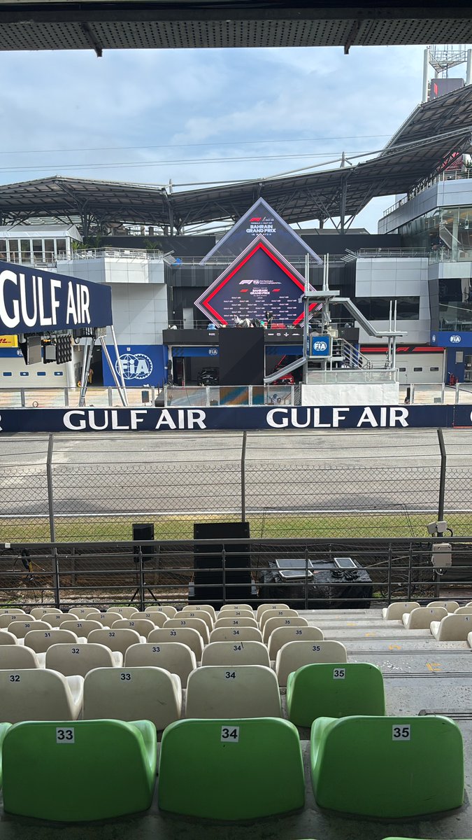 Wanfatinfiqah's tweet photo. Rezeki apakah ini, 

dapat seat betul2 depan starting lane + podium 🫠🩵 #BahrainGP https://t.co/9ViGZ0ztLb