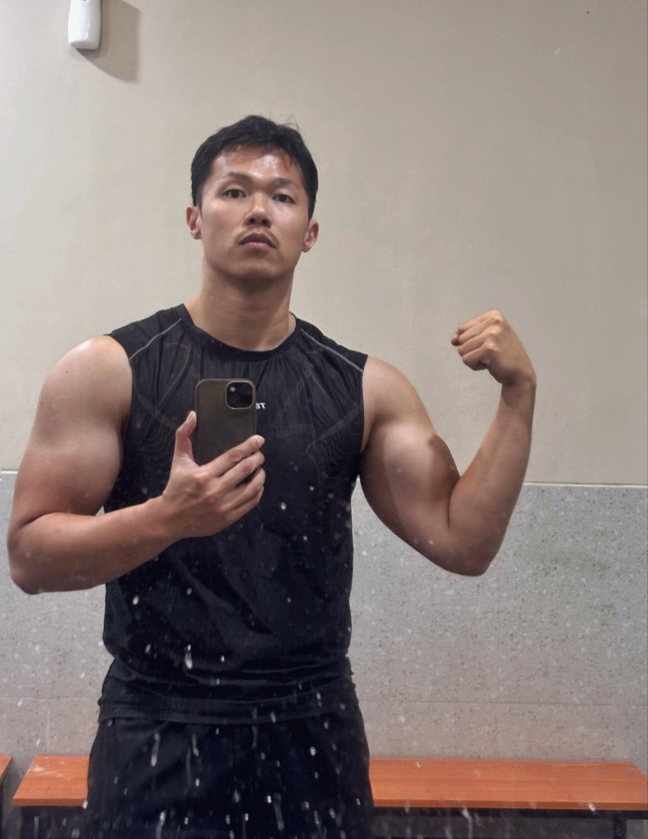 the_rodeoclown_'s tweet photo. Don't let biceptember trend stop you from posting your biceps on other months https://t.co/snd4R6tCN3