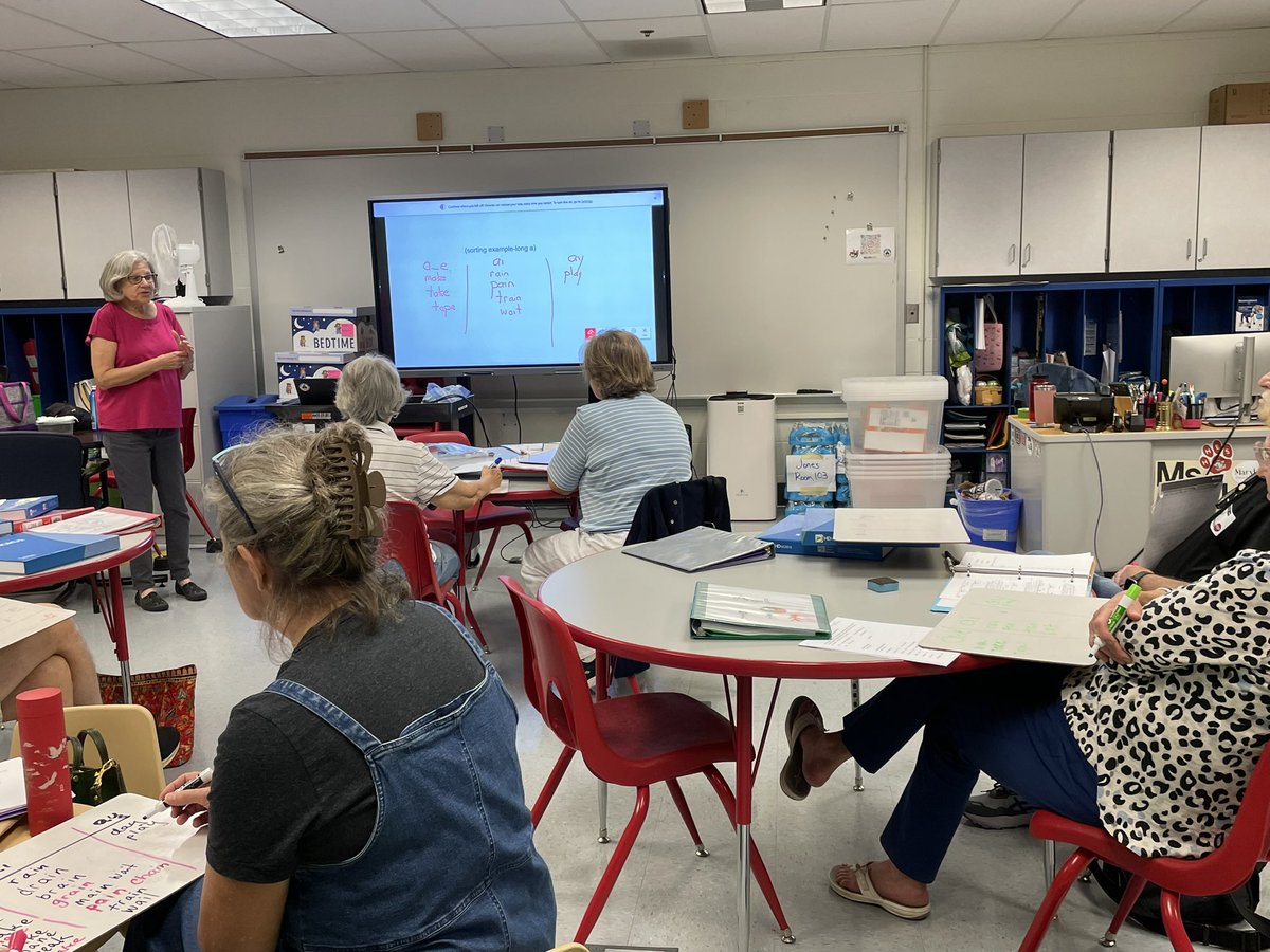 GloriaJCSL's tweet photo. Tutor training is underway as we prepare for the start of year 3 of our Let’s Read Tutoring Club. 15 - 2nd, 3rd and 4th grade @HHESHUSKIES will receive 1-1 reading tutoring 2x’s a week for 1 1/2 hours each session with individual lessons that are prepared by our head tutor. https://t.co/Kb8ygrVWjP