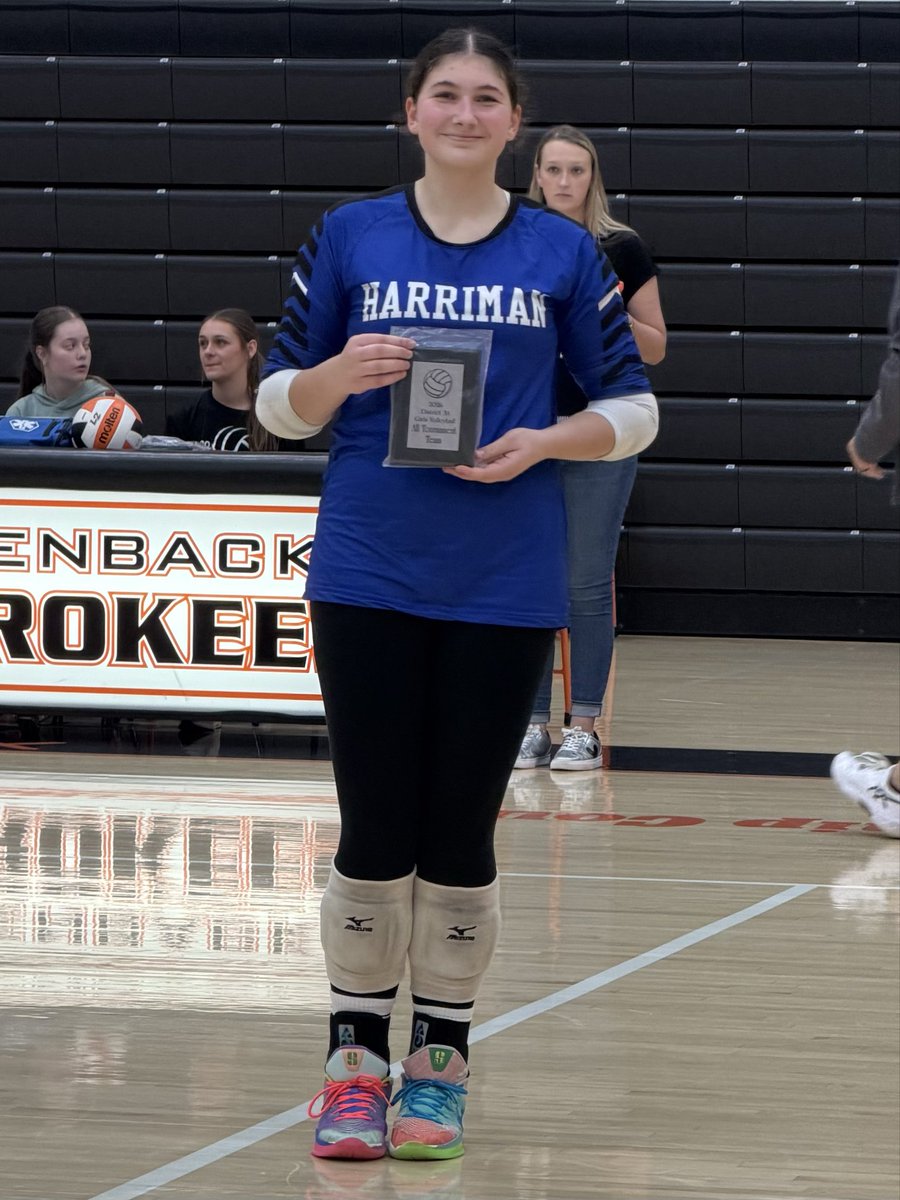 ETAWilliams's tweet photo. Glad I got to see @LangleyEm11 in action tonight with her Harriman HS Volleyball team! District runner up in a close 5 set match &amp; all tournament team! 🫶🔥 https://t.co/3a4GPPVInZ