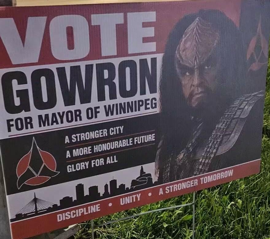 CyForChaos1's tweet photo. That's not Gowron. That Klingon has a functioning thyroid gland. https://t.co/XtFkeRiINX
