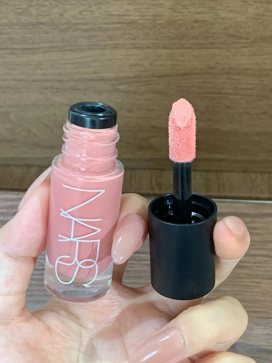 thinkewart's tweet photo. Seeing everyone talk about this blush makes total sense now after the Ulta girl practically begged me to try it 💖🫶🏻
what gave my face that shimmer, it's just this #ad
🩷 👉https://t.co/W5Prexj6J8 https://t.co/xfKdU1hSK9