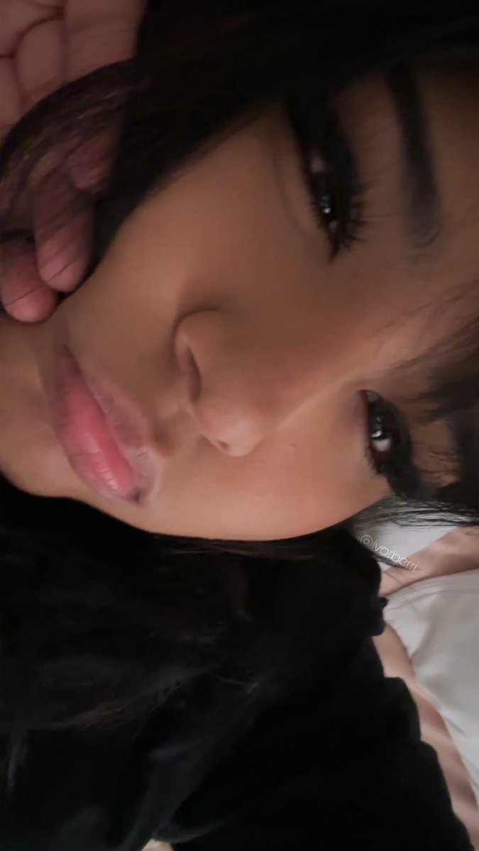 IVORBERRI's tweet photo. #nsfwtwtًً #nsfwtwt 
• she/her, 18! 
• i’m a broke uni student
• first time on here
• rlly shy but i swear I’m cool! 
• virgin loser who glazes yuta 😵‍💫 https://t.co/6EfCipCXlm