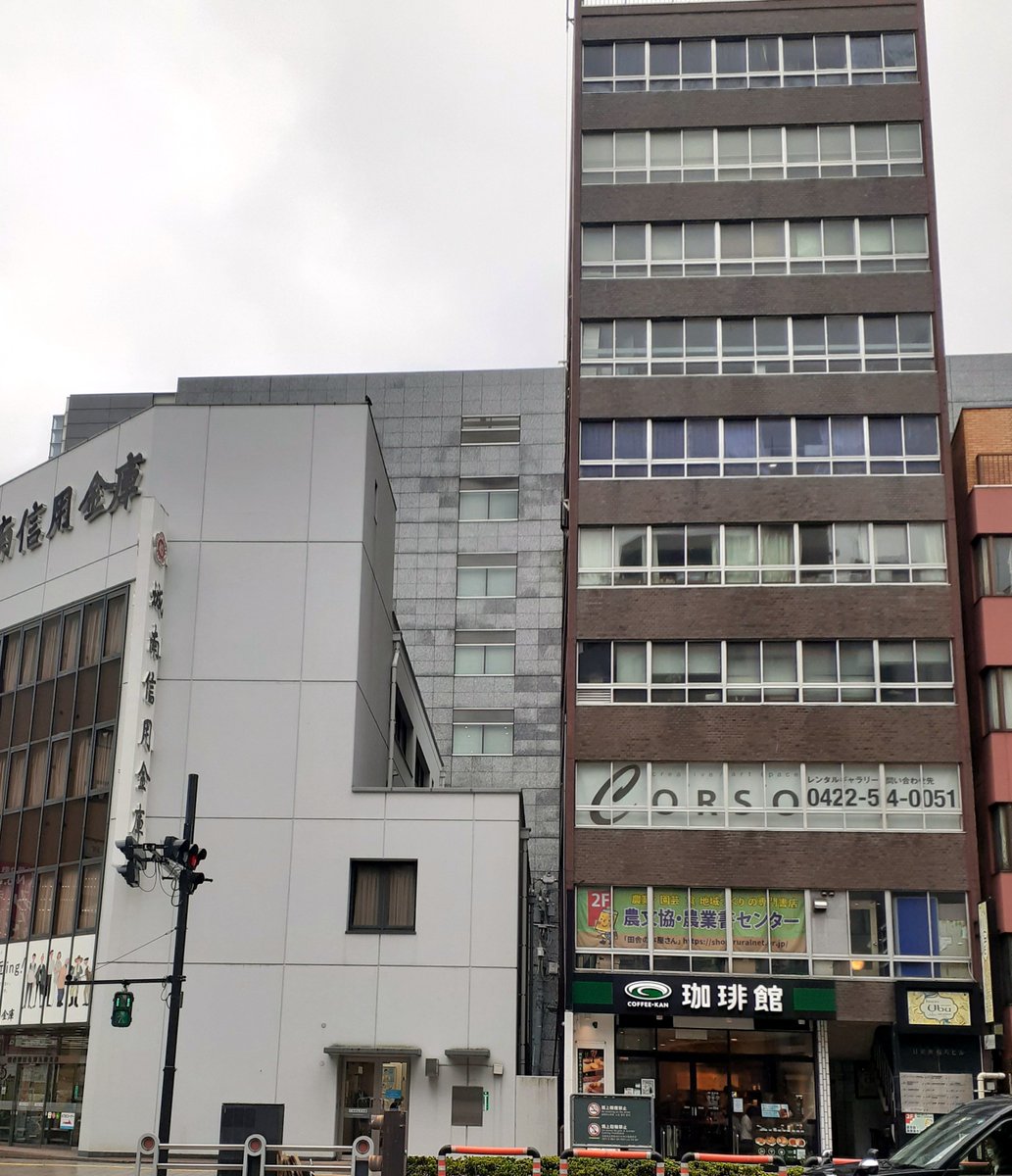 tyou_ga_saiten's tweet photo. ただいま神保町は小雨が降っておりますが、午後からはくもりの予報となっております。
本日も12時から19時まで開催です。お仕事おわりにいかがでしょうか🦋
#蝶と蛾の祭展 https://t.co/Tpz2seFjRa