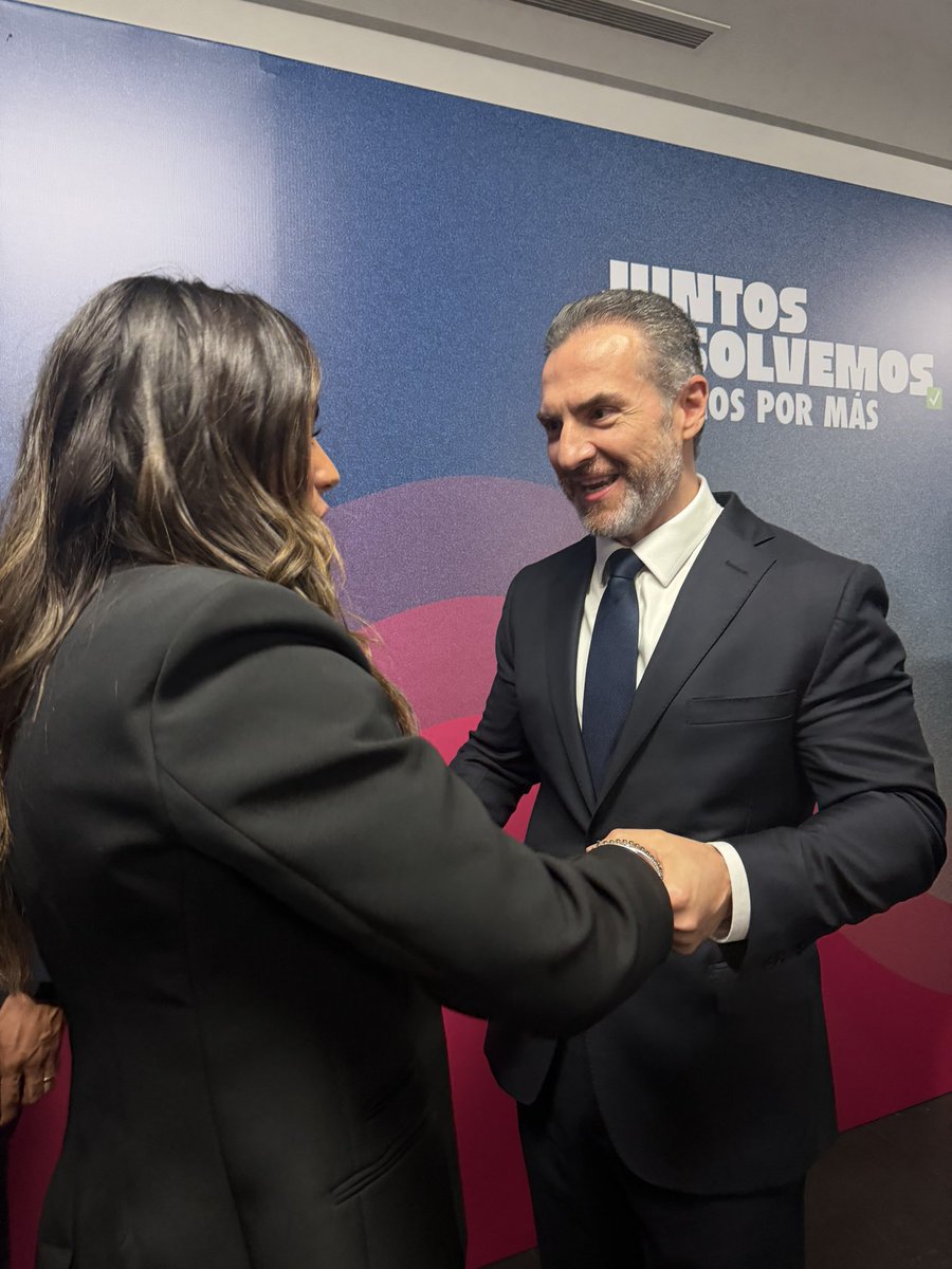 AlessandraRdlv's tweet photo. Acompañé a mi amigo @AdrianDeLaGarza en su Informe de Actividades.

Da gusto coincidir con quienes entienden que gobernar es estar en la calle, resolver y dar resultados.

Felicidades, Adrián, por lo logrado y por todo lo que viene. ❤️‍🔥 https://t.co/nof0nECKrN