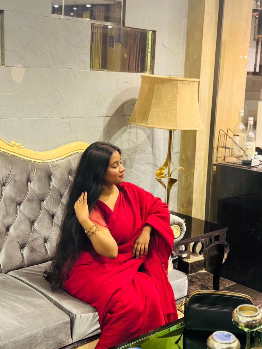 itsaditi_sharma's tweet photo. β€οΈ Red just hits different. Agree or disagree? π
#Saree #DesiFashion #SouthAsianFashion #RedSaree https://t.co/t4mtUPNPeR