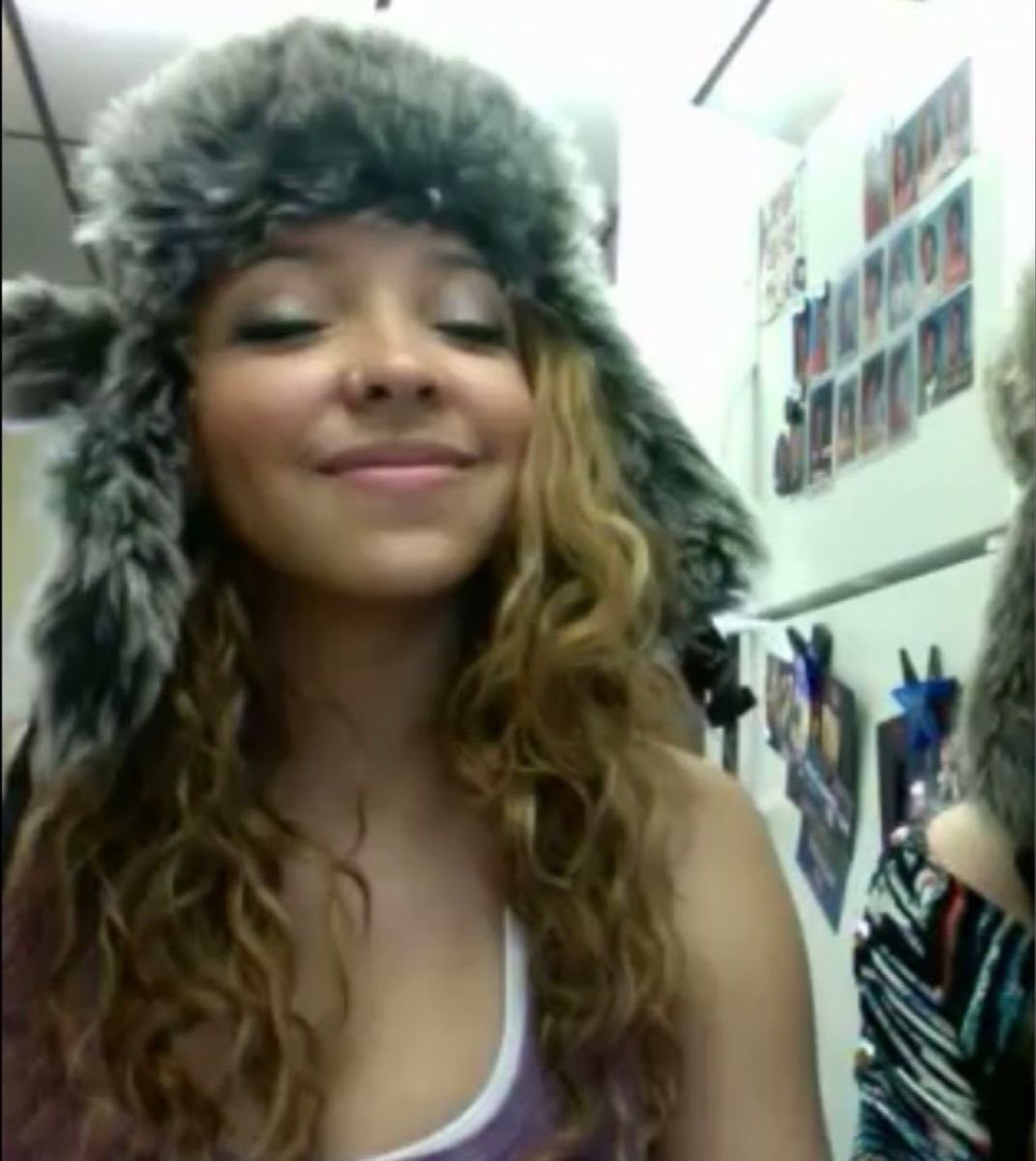 fallnalien's tweet photo. tinashe aegyo https://t.co/h3uGNuIToC