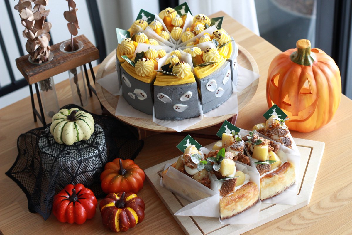 S_witch_cafe's tweet photo. 10月02日(金) は 11:00 OPEN 🌟⁡⁡⁡⁡⁡⁡

営業時間は 11:00～18:00 です。⁡⁡⁡

本日のケーキラインナップ🍰↓↓↓⁡ ⁡⁡⁡
⁡⁡⁡
⁡·かぼちゃのショートケーキ🎃👻
⁡⁡
·焼きりんご＆バニラ マスカルポーネチーズケーキ🍎
⁡⁡
⁡etc…
 https://t.co/kjDkwXQNKA https://t.co/nnwR1bhqnQ