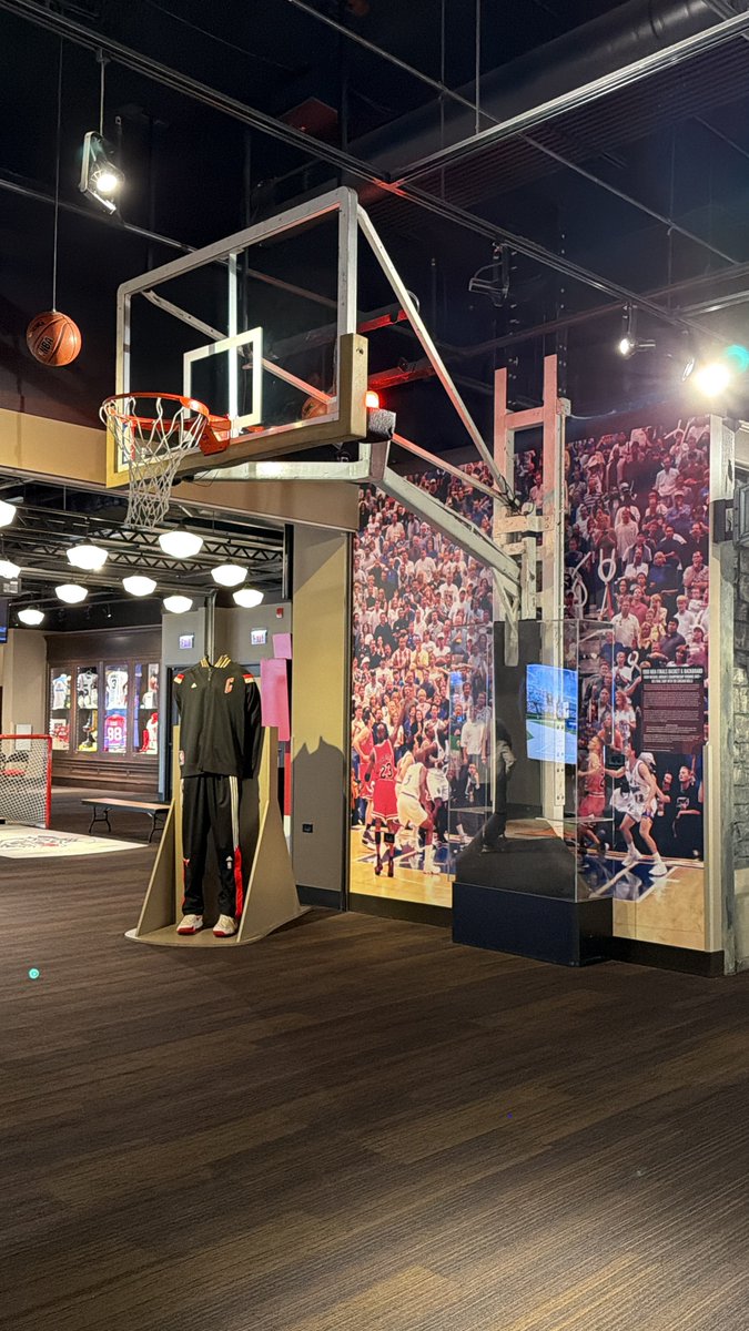 MJO23DAN's tweet photo. The actual hoop that MJ made the “Last Shot” on is at Harry Caray’s restaurant / Chicago Sports Museum at Water Tower Place in Chicago, IL. Totally awesome to see up close!

https://t.co/PwZdXPN8IW https://t.co/jee3eQpeas