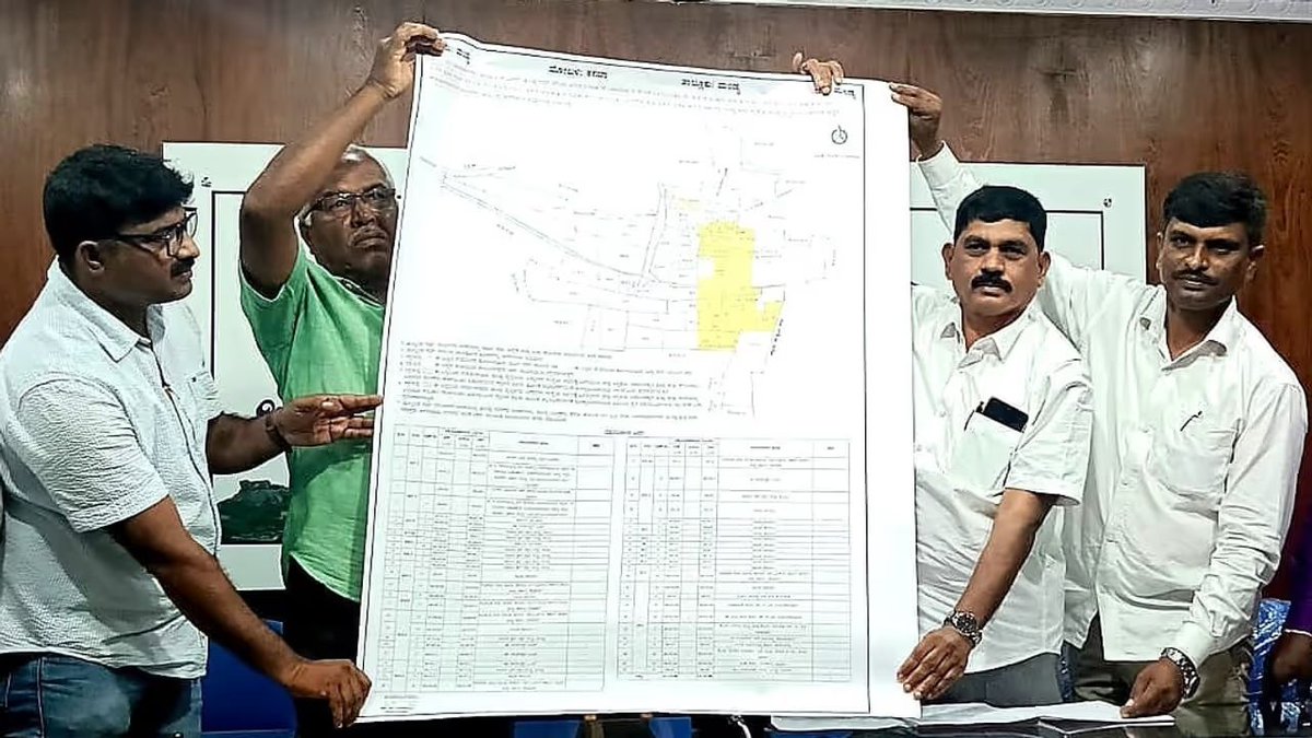 AsianetNewsSN's tweet photo. Mandya: 24 ಎಕರೆ ಜಾಗ ಕಬಳಿಕೆ ಗುಟ್ಟು ರಟ್ಟು; 18 ಖಾಸಗಿ ಕಟ್ಟಡ, ತಮಿಳು ಕಾಲೋನಿ!
https://t.co/dmWRjknoVK
#Mandya https://t.co/xoaGkznhCB
