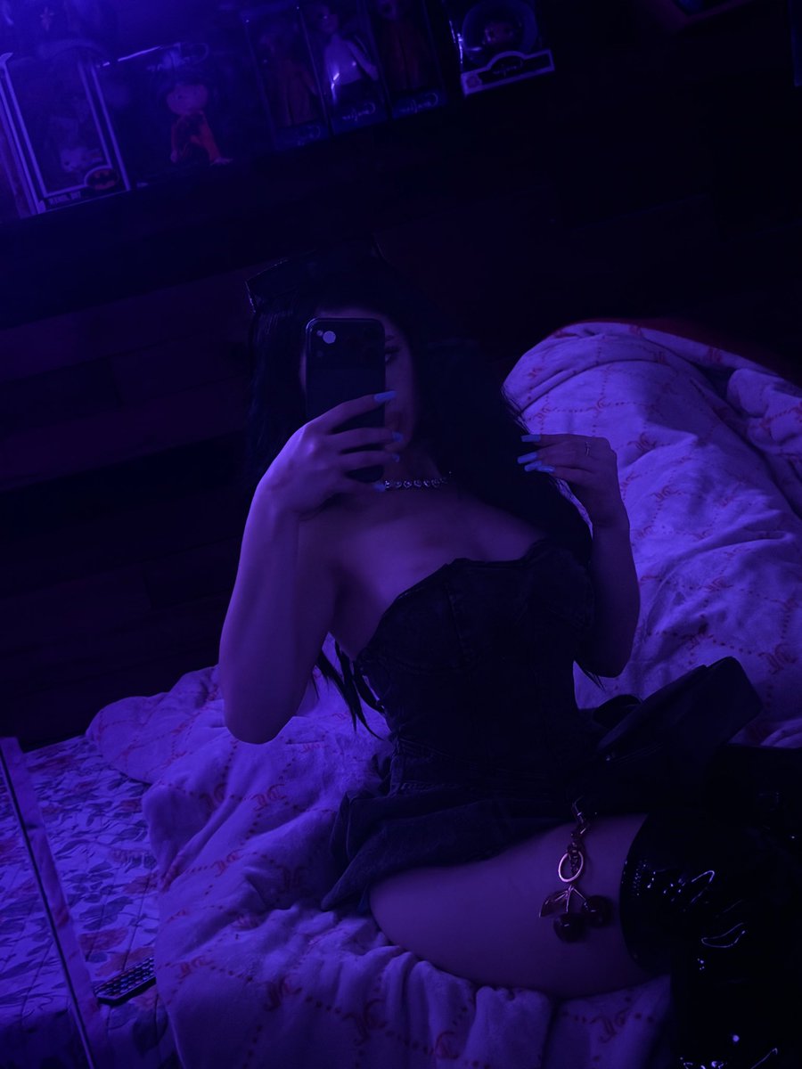 s8xyblue's tweet photo. Wyd tn?? #latina #yourfav https://t.co/BIBt9Y0ukX