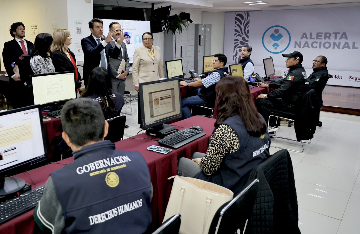 rosaicela_'s tweet photo. Recorrimos el Centro de Mando de la Alerta Nacional de Búsqueda Inmediata #ANBI, con personal de la @CIDH, a quien explicamos que desde este espacio, que opera las 24 horas, los 365 días del año, la @SEGOB_mx y @Busqueda_MX coordinan las acciones de localización de personas junto con la @SSPCMexico, @GN_MEXICO_ y @FGRMexico. 🇲🇽 @Claudiashein @APochak @arturomedinap @OCHOA_MX_UN @cevillanue @Yuriddhh @tobyanneLR