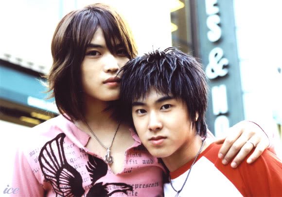 queen_never_cry's tweet photo. Were friends before debut, became the most popular ship at that time but divorced during the lawsuit and kinda beefed publicly. 17 years later, their biggest fansite still active, new shippers come every year and the general public still quotes their fanfics https://t.co/hg8NlngKtf