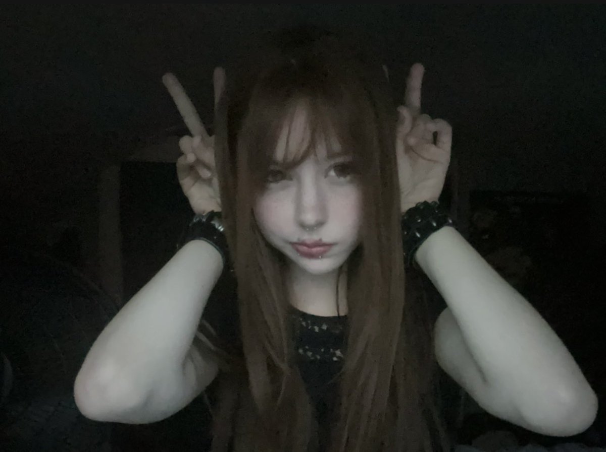 roossprouts's tweet photo. Kitty ears ⪩ ⪨ ꠹ https://t.co/spC5BLygWb