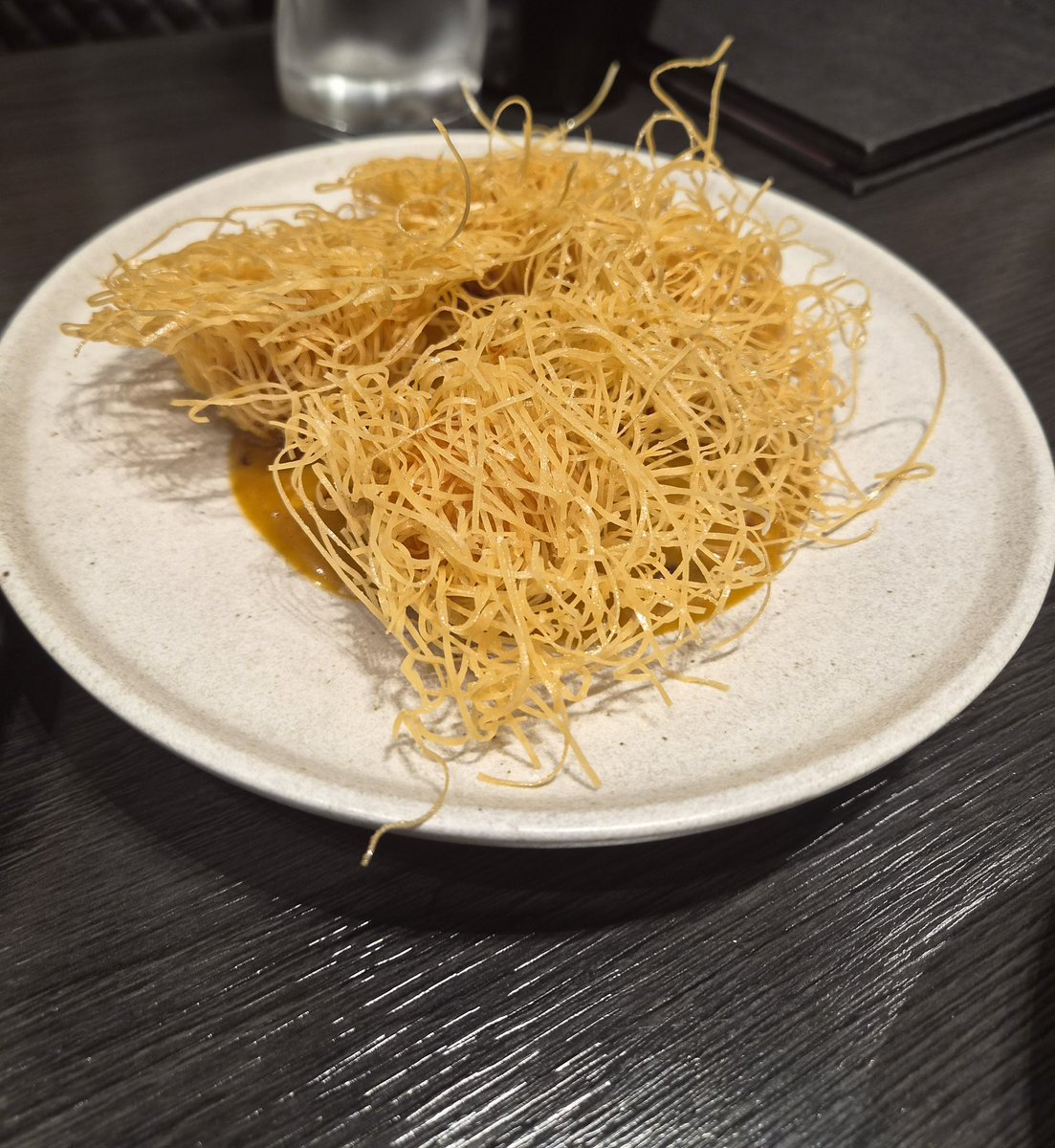 02byjay's tweet photo. 261002 #JAY #제이 WEVERSE UPDATE

🐈‍⬛: a short review of my visit to Tian Mimi with my mom
the dim sum had such a diverse range of flavors and aromas, and it was so delicious it practically brought tears of happiness to my eyes… (+ a glass of baijiu☺️)
ah… this is exactly why i love Chinese cuisine so much… 🫠😋

sjakskskwk jongseong and his mom actually visited chef jung jisun’s restaurant, Tian Mimi