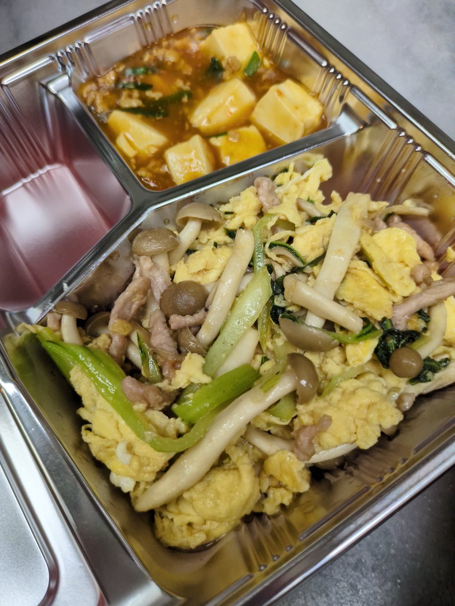 chinesefood_han's tweet photo. 10/2金曜
店の前にススキ飾ってみました🎑

皆さんに、秋を感じてもらえたら🤗

お弁当
豚肉とキノコと卵の炒め&amp;ニラ入りマーボー豆腐

ランチ
豚肉とキノコと卵炒め https://t.co/YQJh7tTycu
