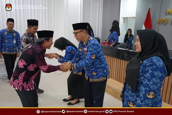 kpusumsel's tweet photo. #Temanpemilih Pelantikan dan pengambilan sumpah janji Pejabat Fungsional Sekretariat KPU Provinsi Sumatera Selatan, Kamis (1/102026).

#KPUMelayani https://t.co/fMsJUc0WK3