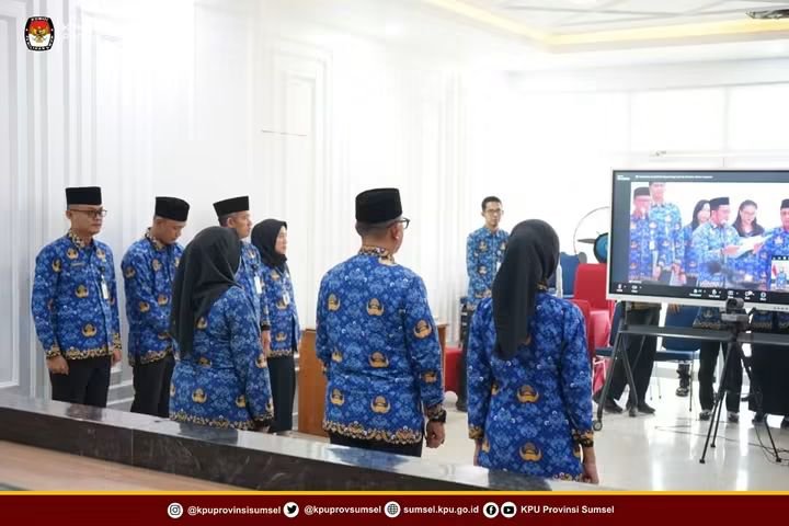 kpusumsel's tweet photo. #Temanpemilih Pelantikan dan pengambilan sumpah janji Pejabat Fungsional Sekretariat KPU Provinsi Sumatera Selatan, Kamis (1/102026).

#KPUMelayani https://t.co/fMsJUc0WK3